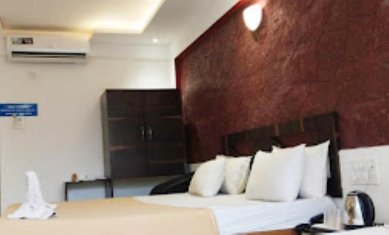 Blue Sea Beach Resort Malvan Ngoại thất bức ảnh