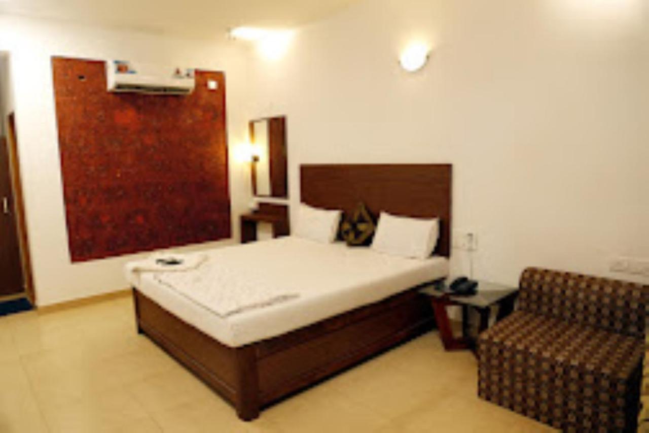 Blue Sea Beach Resort Malvan Ngoại thất bức ảnh